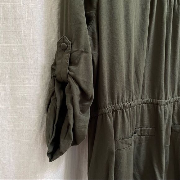 Torrid OLIVE GREEN CHALLIS ZIP FRONT ROMPER 00(10) POCKETS ROLL TAB - Picture 10 of 10
